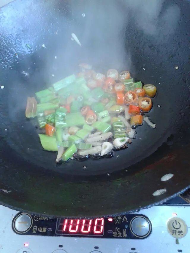 家常粉丝烧白菜步骤4