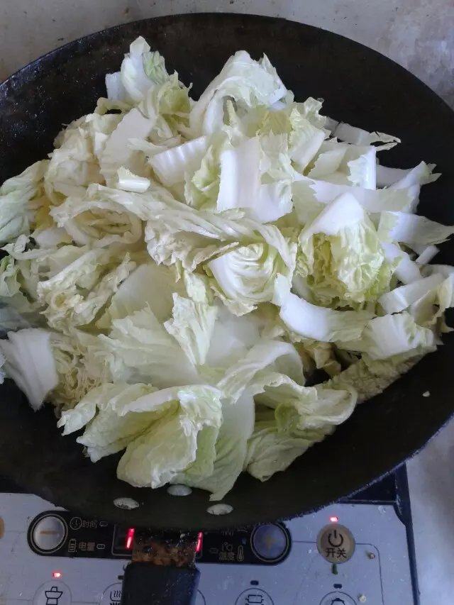 家常粉丝烧白菜步骤5
