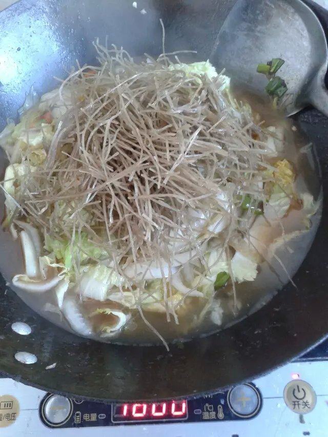家常粉丝烧白菜步骤8