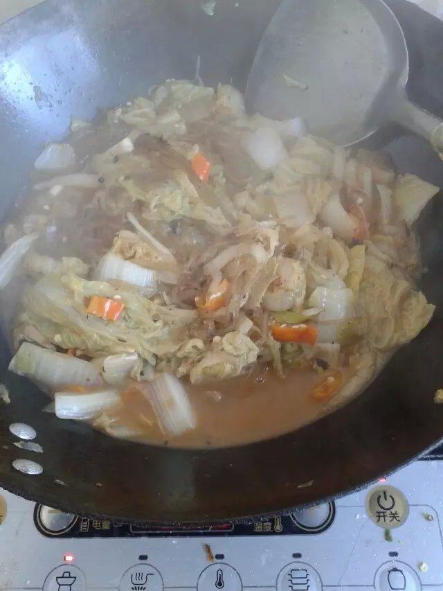 家常粉丝烧白菜步骤9