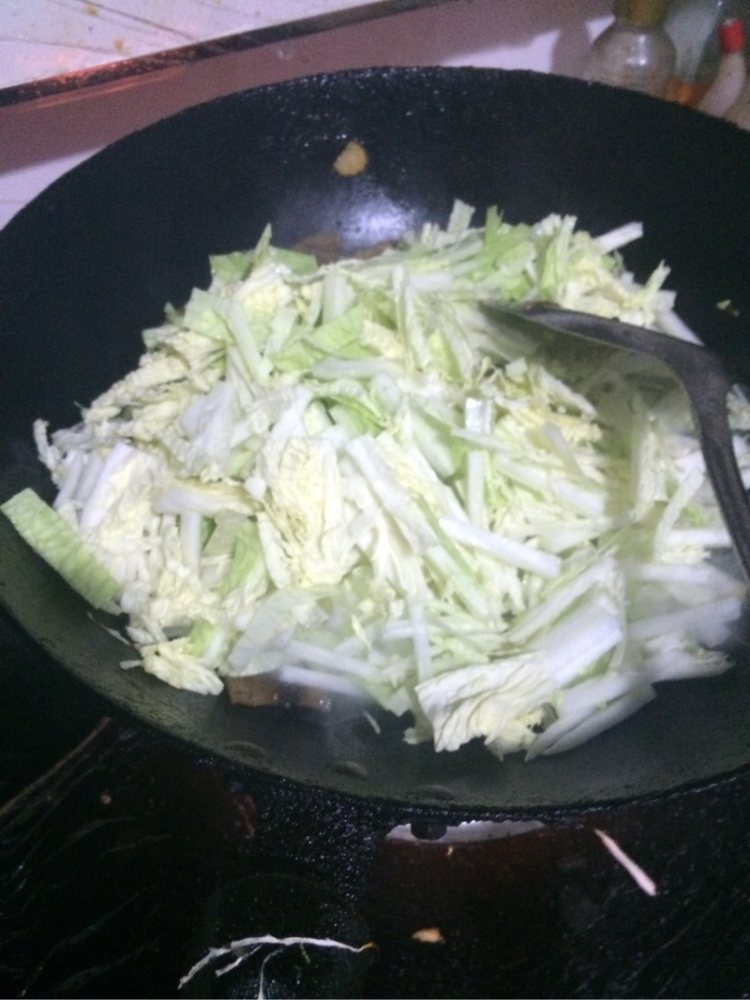 白菜炒肉皮步骤8