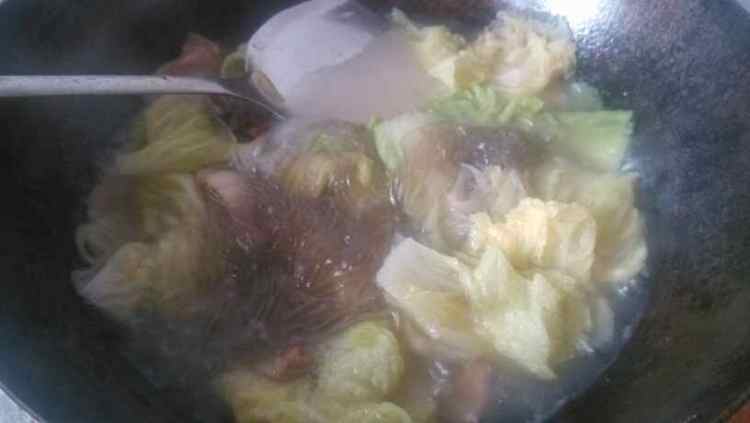 大白菜叶炖粉条步骤6
