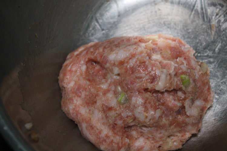虫草白菜木耳肉丸粉丝步骤2