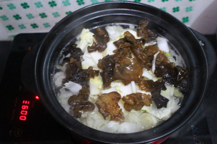 虫草白菜木耳肉丸粉丝步骤5