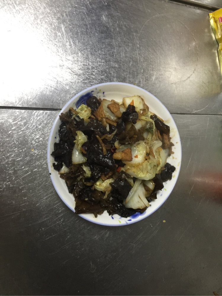 白菜木耳炒肉步骤12
