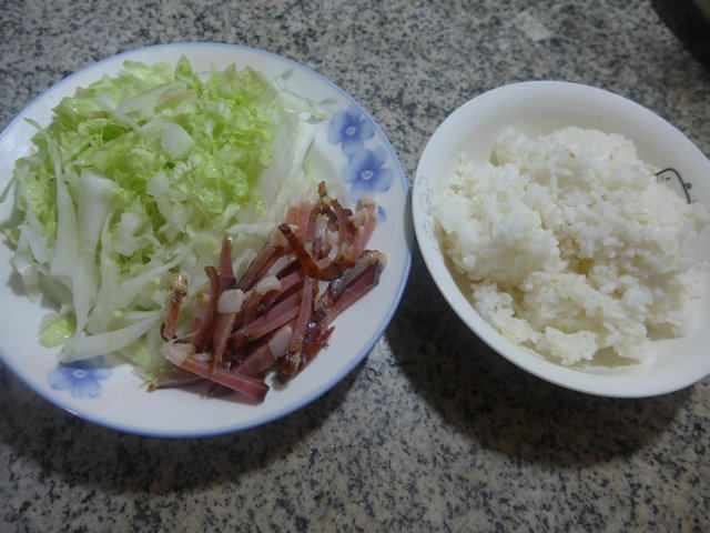 酱肉白菜泡饭步骤1