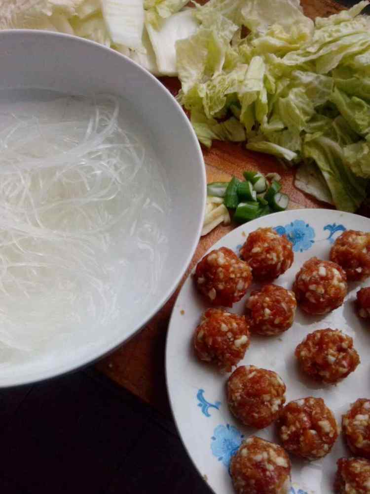 白菜粉丝丸子步骤1