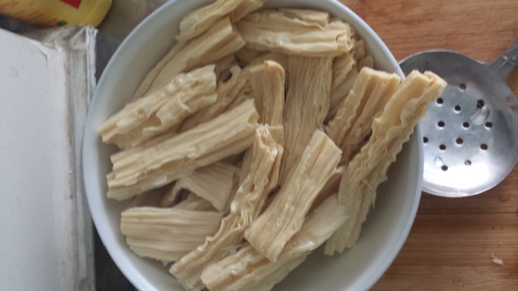 木耳腐竹步骤1