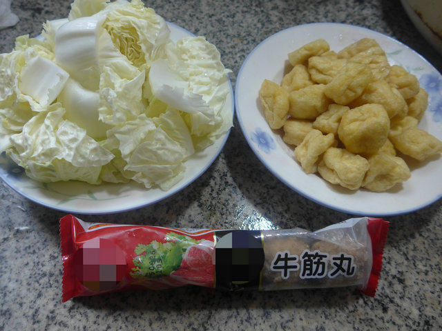 牛筋丸油豆腐煮白菜步骤1