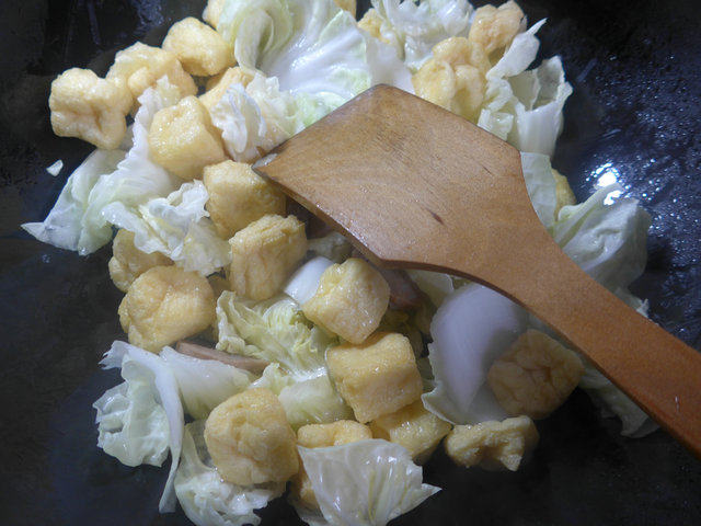 牛筋丸油豆腐煮白菜步骤3