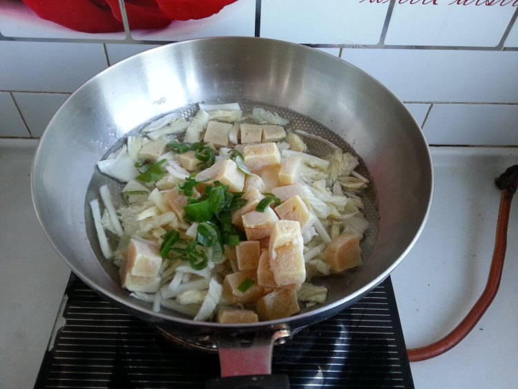 大骨白菜炖豆腐步骤6
