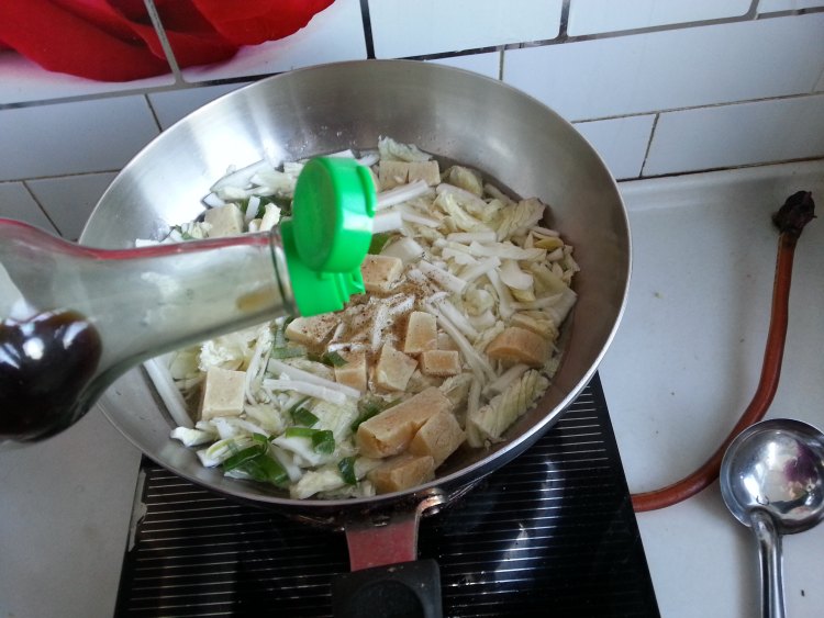 大骨白菜炖豆腐步骤8