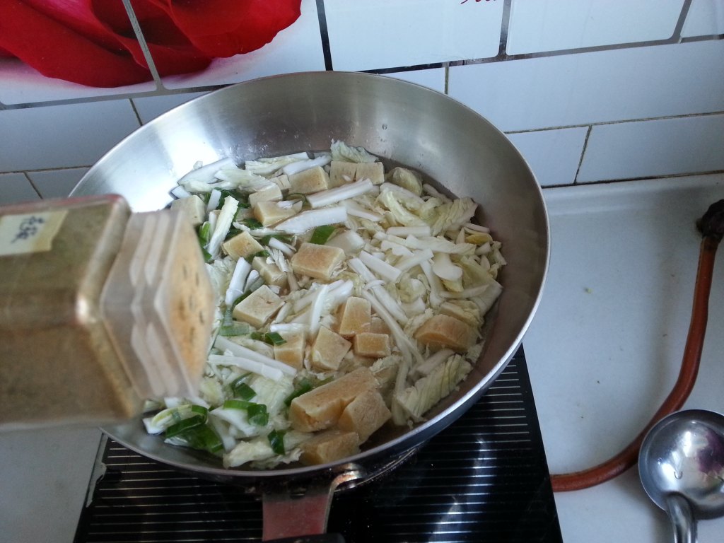 大骨白菜炖豆腐步骤7