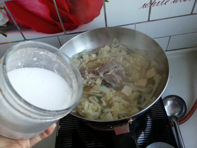 大骨白菜炖豆腐步骤10
