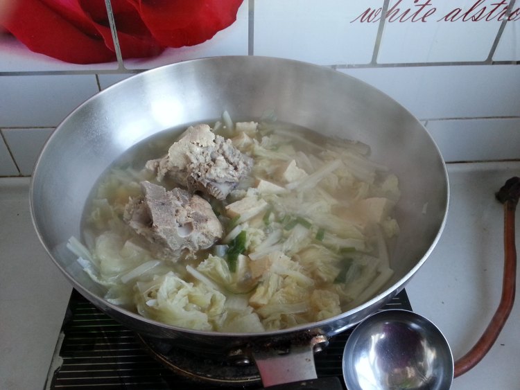 大骨白菜炖豆腐步骤9