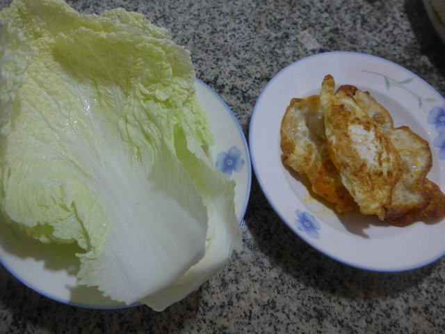 白菜煮荷包蛋步骤1