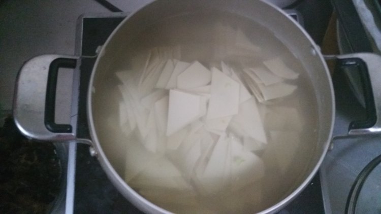 白菜木耳豆腐皮步骤2