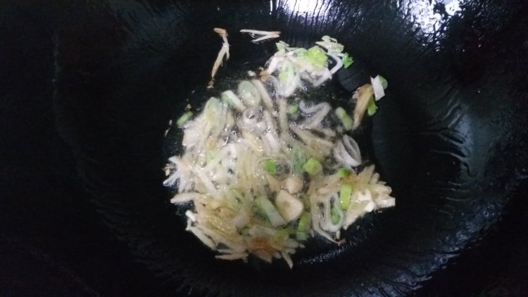 白菜木耳豆腐皮步骤4
