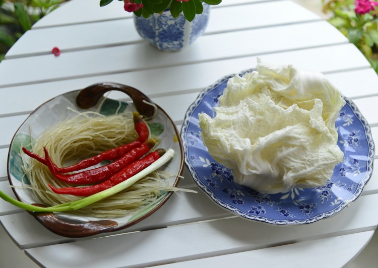 家常粉条白菜步骤1