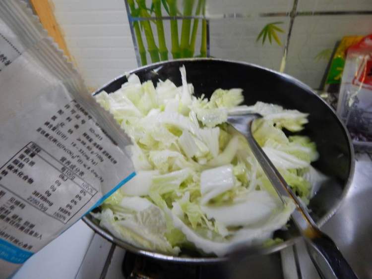 白菜粉条烧豆腐步骤5