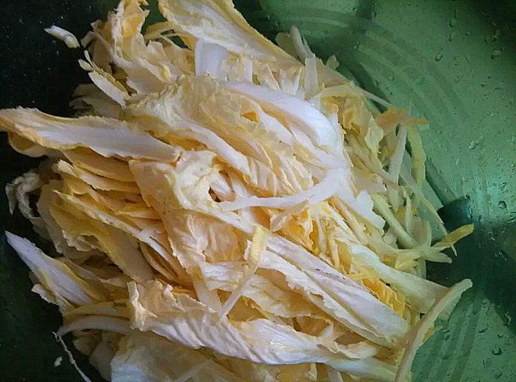 猪肉白菜丝步骤1