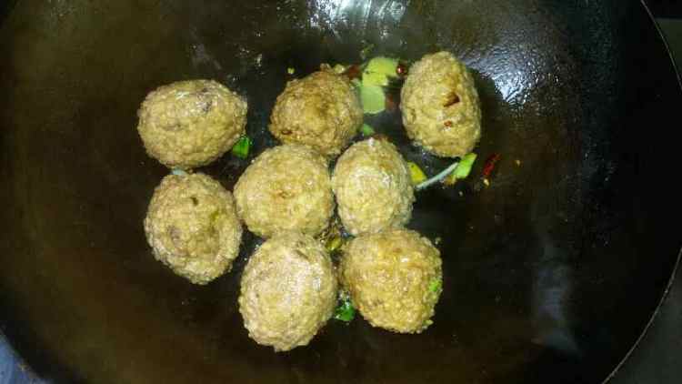 肉丸炖白菜步骤6