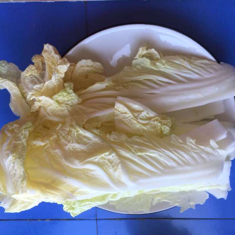 白菜烧油豆腐步骤2