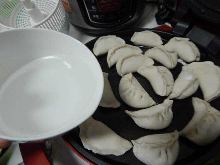 白菜猪肉煎饺步骤21
