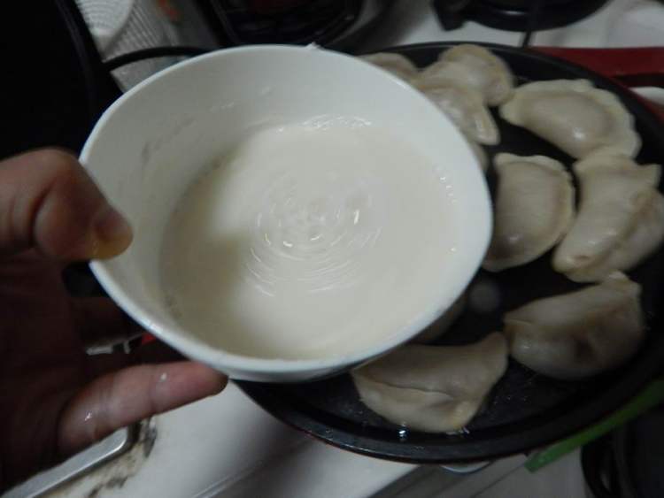 白菜猪肉煎饺步骤24