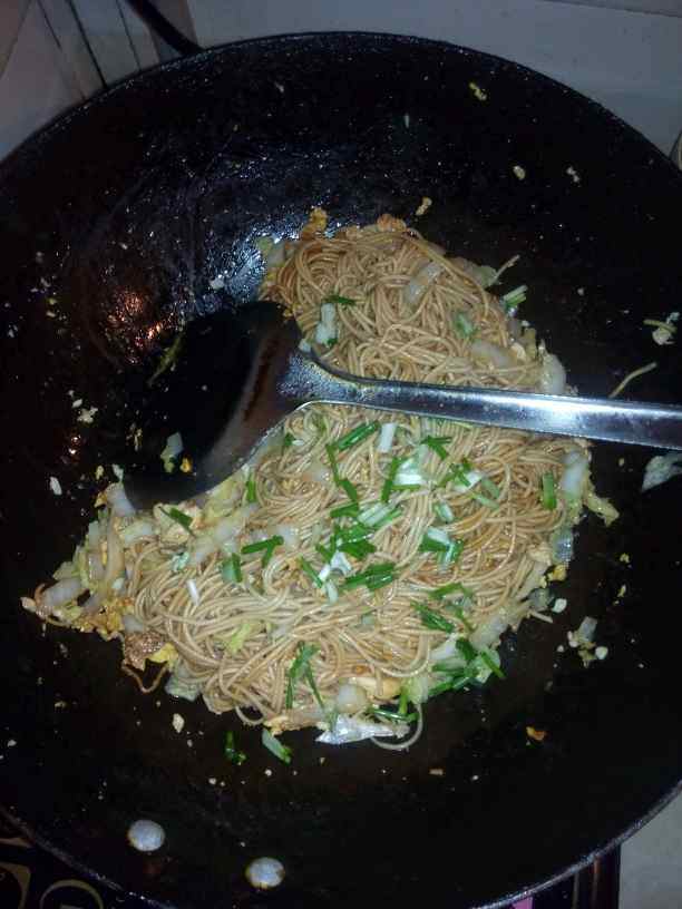 白菜鸡蛋炒面步骤12