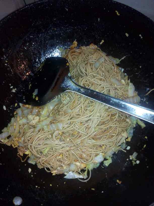 白菜鸡蛋炒面步骤11