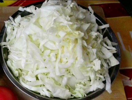 西红柿鸡蛋炒白菜步骤1