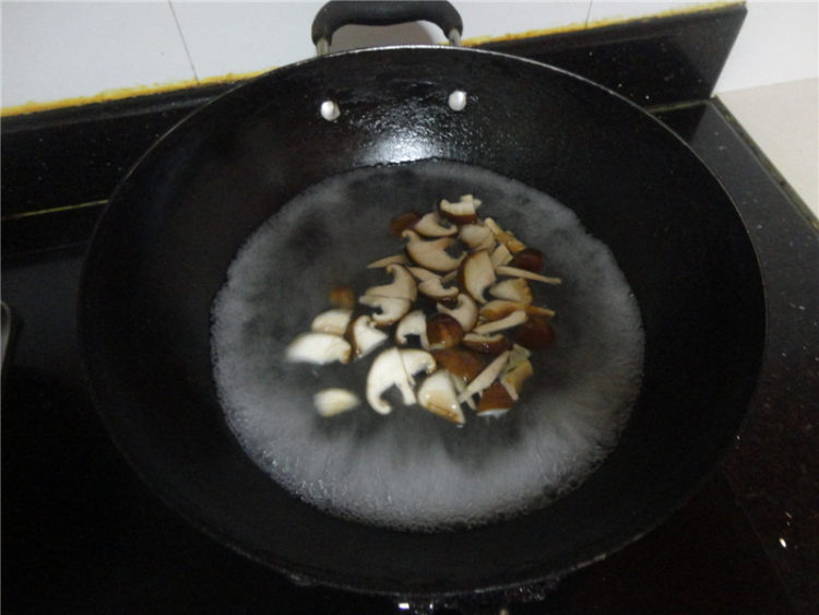 肉丸香菇汤步骤2