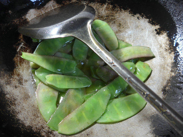 扁豆炒白菜步骤2