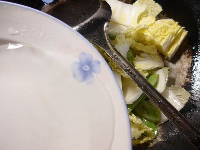 扁豆炒白菜步骤4