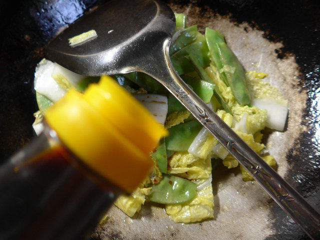 扁豆炒白菜步骤6