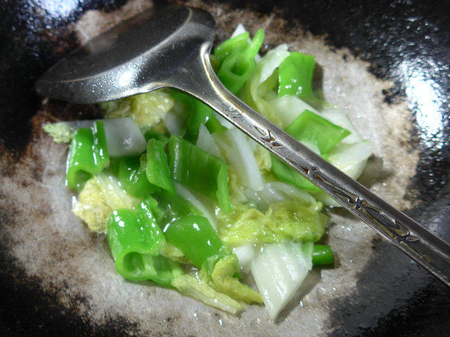 尖椒炒白菜步骤8