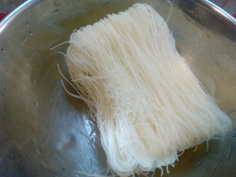 肉末炒米粉步骤1