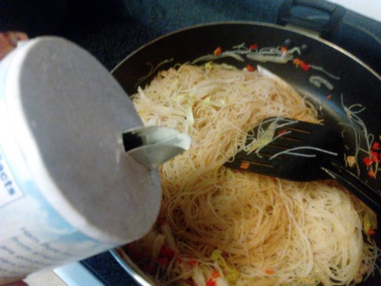 肉末炒米粉步骤12