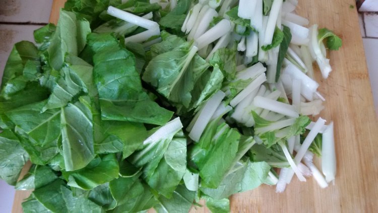小白菜炒肉步骤1
