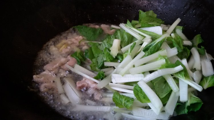 小白菜炒肉步骤4