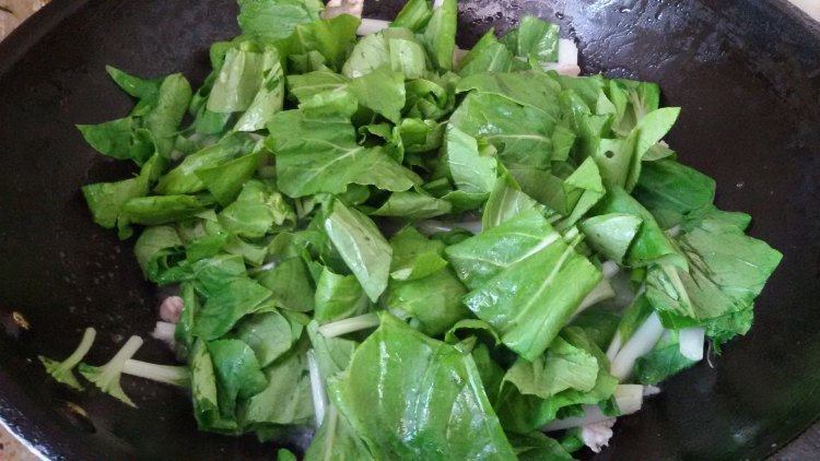 小白菜炒肉步骤5