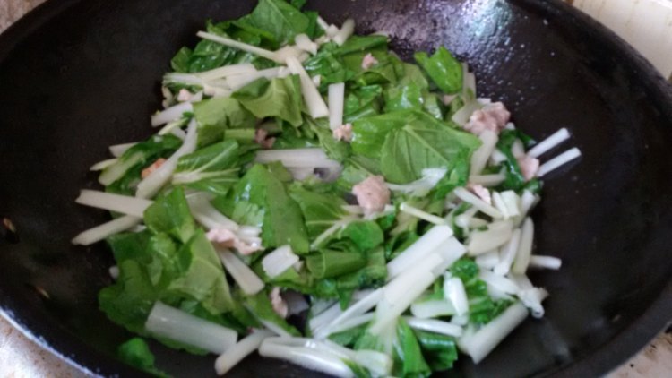 小白菜炒肉步骤6