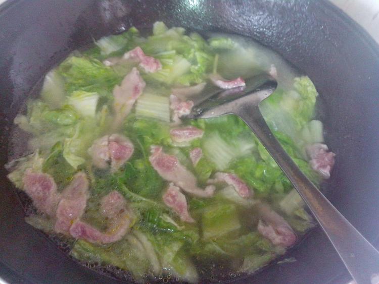 白菜肉片汤步骤9
