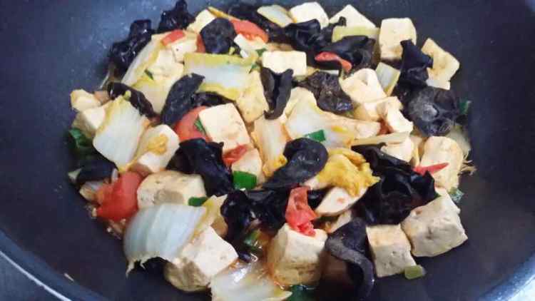 白菜豆腐烧木耳步骤8