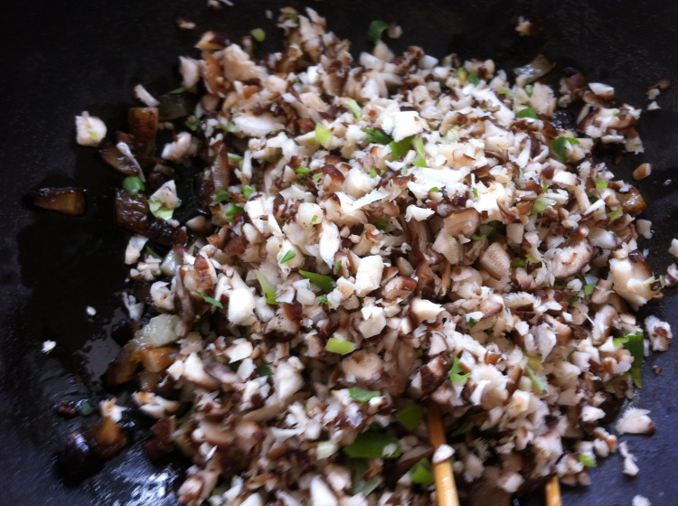 香菇白菜熟肉蒸饺步骤4