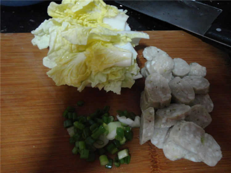 鱼卷白菜汤步骤1