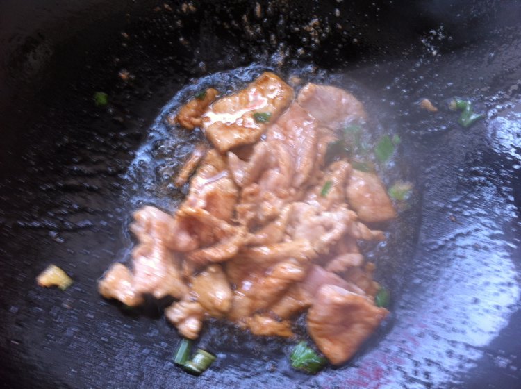 白菜香菇炒肉步骤2