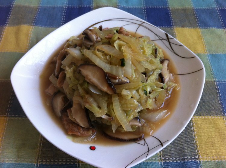 白菜香菇炒肉步骤5