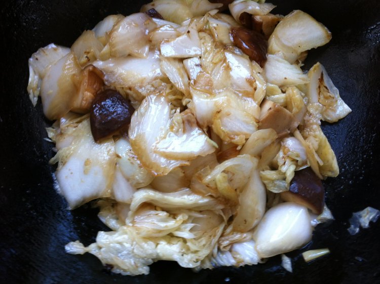 素炒香菇白菜豆腐步骤5